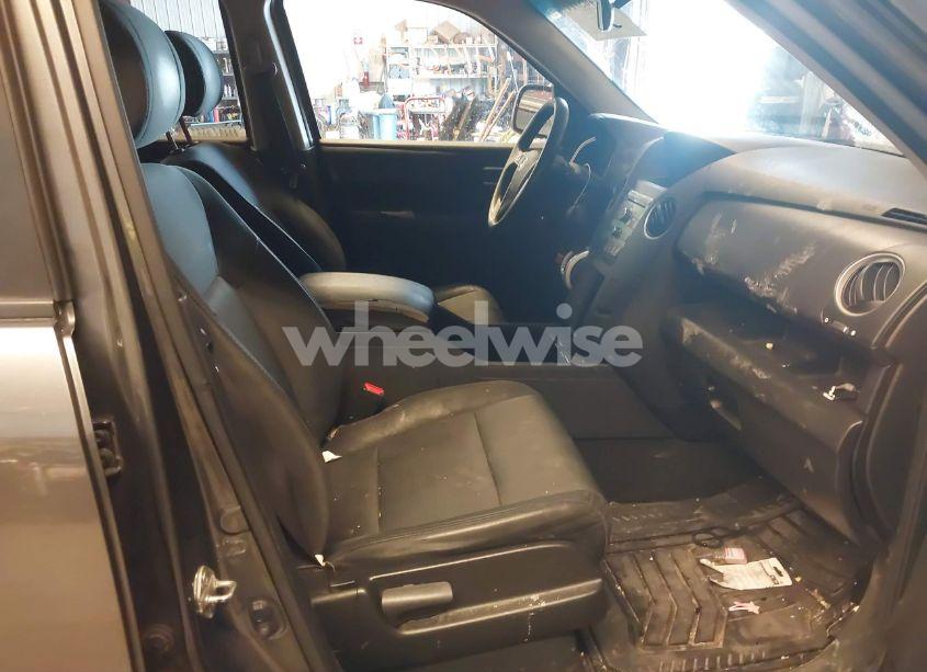 Photo 5 of 2011 Honda Pilot EX (VIN 5FNYF4H4XBB044155)