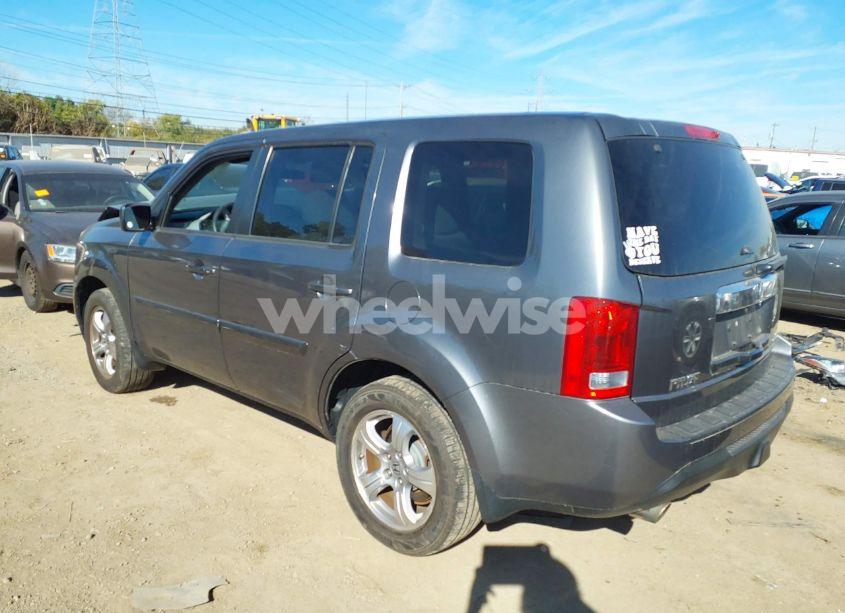 Photo 3 of 2013 Honda Pilot EX (VIN 5FNYF4H4XDB003124)