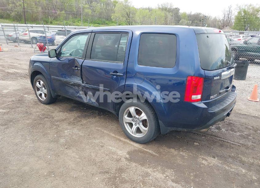 Photo 3 of 2015 Honda Pilot EX (VIN 5FNYF4H4XFB006575)