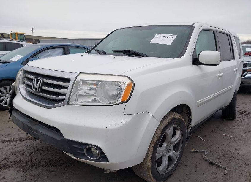 Photo 2 of 2015 Honda Pilot EX (VIN 5FNYF4H4XFB018564)