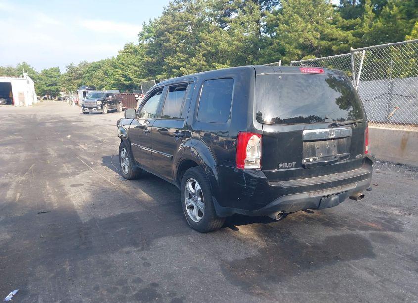 Photo 3 of 2015 Honda Pilot EX (VIN 5FNYF4H4XFB069336)
