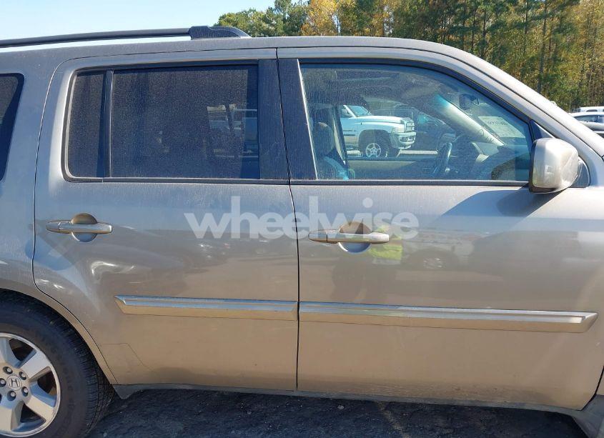 Photo 13 of 2011 Honda Pilot EX-L (VIN 5FNYF4H50BB044528)