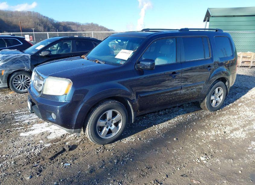 Photo 2 of 2011 Honda Pilot EX-L (VIN 5FNYF4H50BB105425)