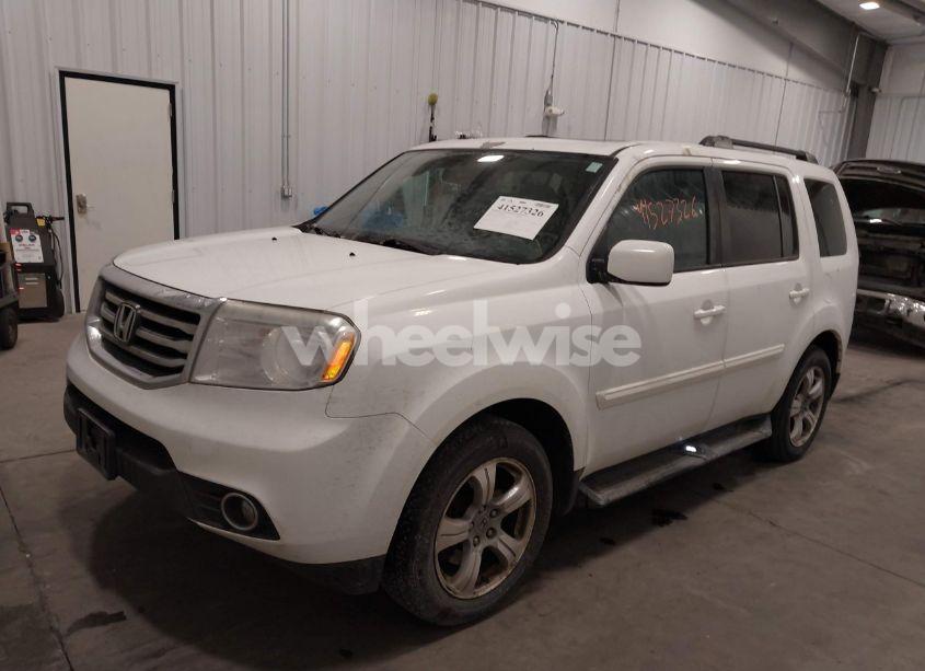 Photo 2 of 2015 Honda Pilot EX-L (VIN 5FNYF4H50FB072559)