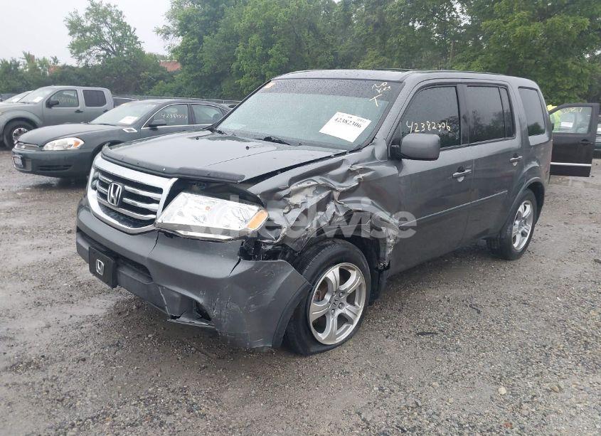 Photo 2 of 2013 Honda Pilot EX-L (VIN 5FNYF4H51DB076570)