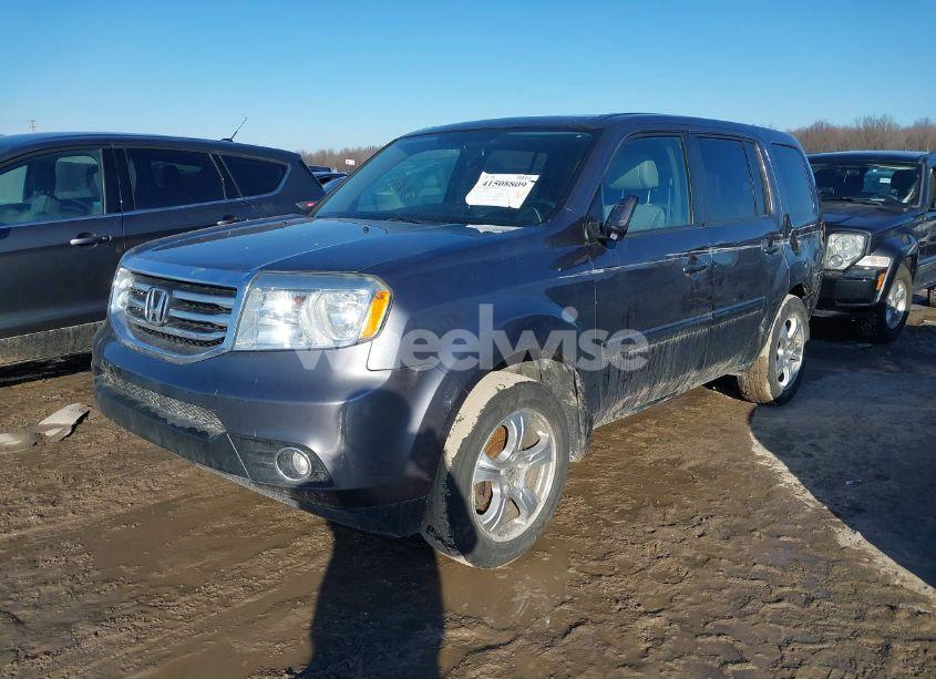 Photo 2 of 2015 Honda Pilot EX-L (VIN 5FNYF4H51FB006294)