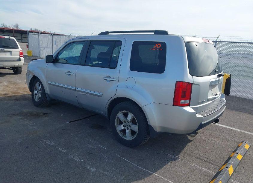 Photo 3 of 2010 Honda Pilot EX-L (VIN 5FNYF4H52AB011514)
