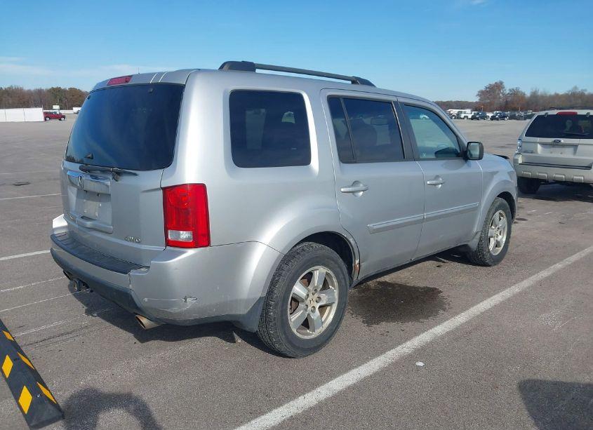 Photo 4 of 2010 Honda Pilot EX-L (VIN 5FNYF4H52AB011514)