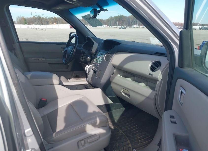 Photo 5 of 2010 Honda Pilot EX-L (VIN 5FNYF4H52AB011514)