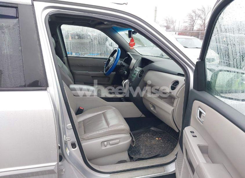 Photo 5 of 2011 Honda Pilot EX-L (VIN 5FNYF4H52BB017931)