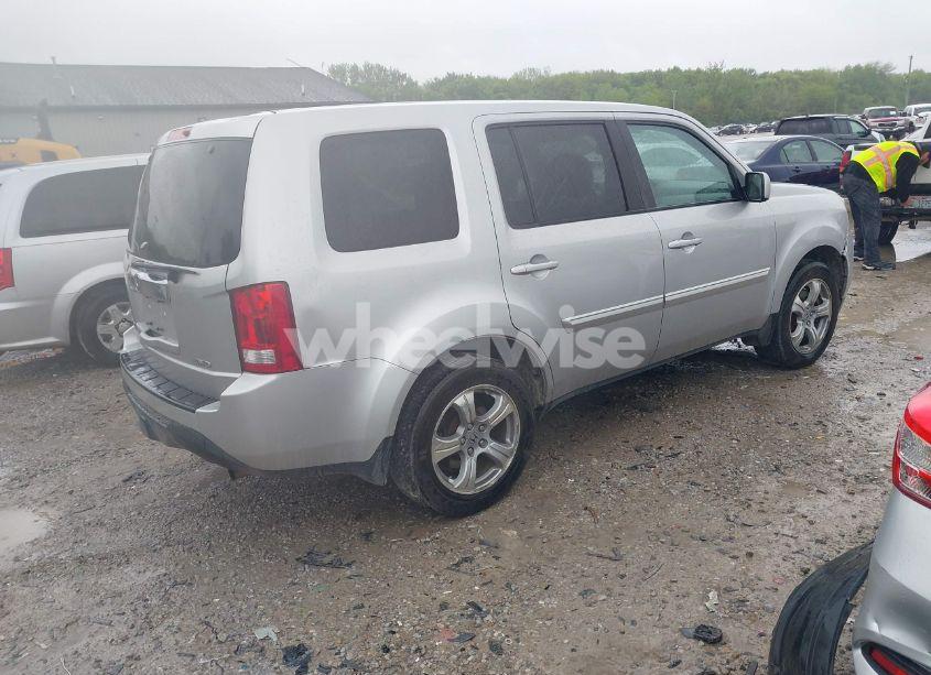 Photo 4 of 2015 Honda Pilot EX-L (VIN 5FNYF4H52FB019457)
