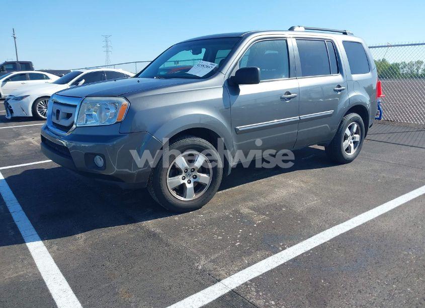 Photo 2 of 2011 Honda Pilot EX-L (VIN 5FNYF4H53BB015539)