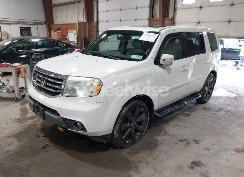 Photo 2 of 2013 Honda Pilot EX-L (VIN 5FNYF4H53DB015141)