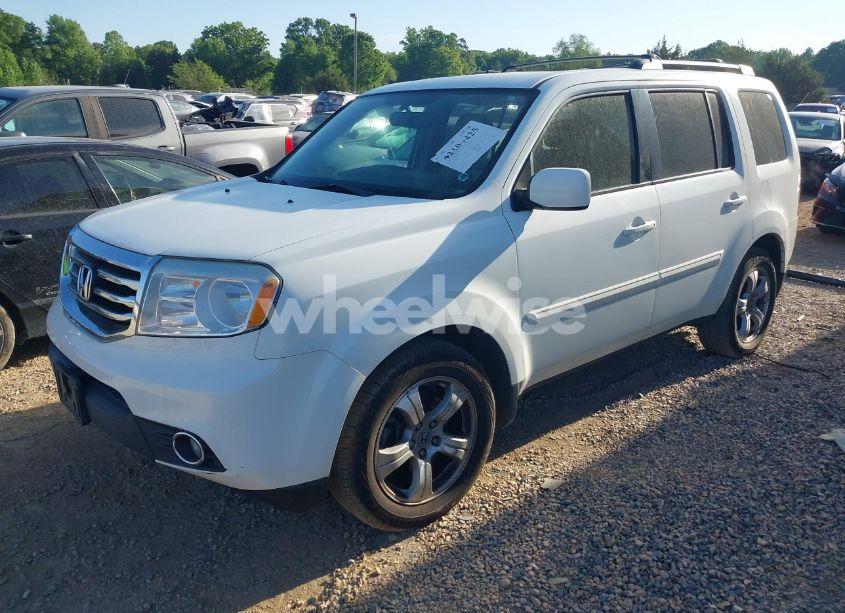 Photo 2 of 2014 Honda Pilot EX-L (VIN 5FNYF4H53EB019126)