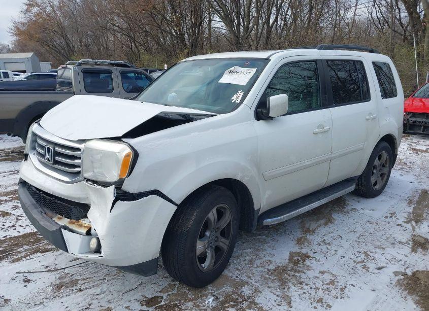 Photo 2 of 2015 Honda Pilot EX-L (VIN 5FNYF4H53FB010539)