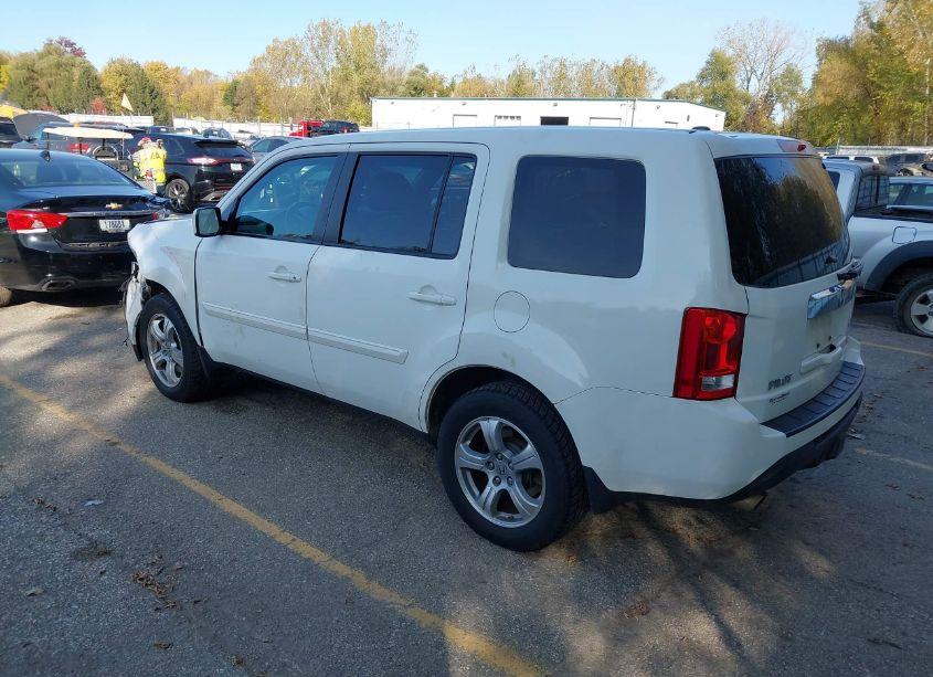 Photo 3 of 2015 Honda Pilot EX-L (VIN 5FNYF4H54FB018715)