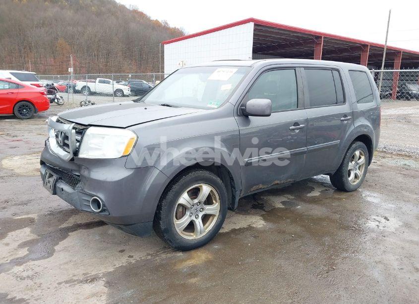 Photo 2 of 2015 Honda Pilot EX-L (VIN 5FNYF4H55FB035085)
