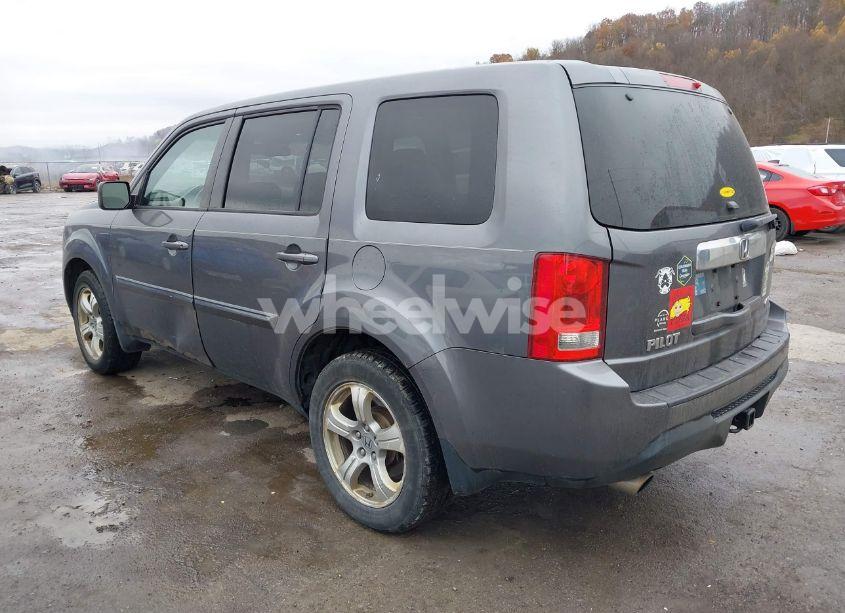Photo 3 of 2015 Honda Pilot EX-L (VIN 5FNYF4H55FB035085)