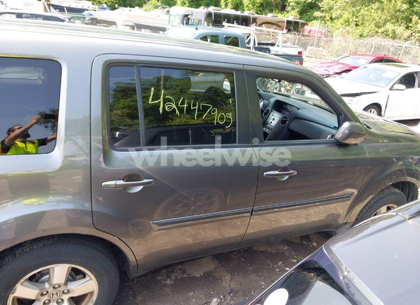 Photo 14 of 2011 Honda Pilot EX-L (VIN 5FNYF4H56BB044677)