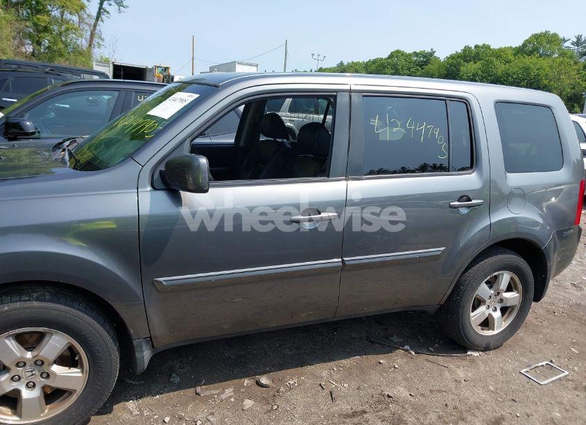 Photo 15 of 2011 Honda Pilot EX-L (VIN 5FNYF4H56BB044677)