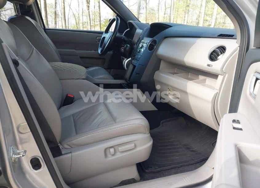 Photo 5 of 2011 Honda Pilot EX-L (VIN 5FNYF4H56BB057851)