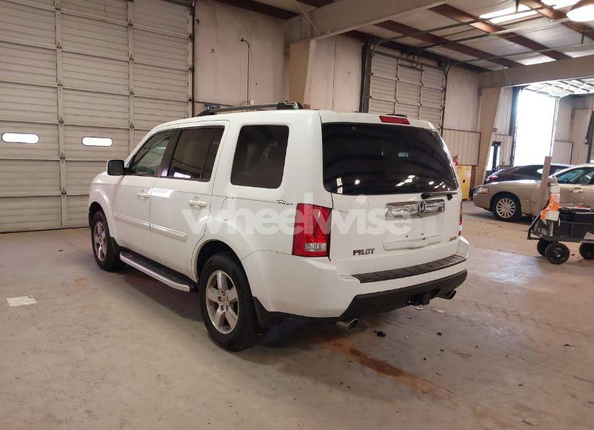 Photo 3 of 2011 Honda Pilot EX-L (VIN 5FNYF4H56BB076688)