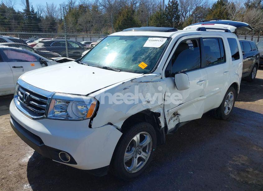 Photo 2 of 2015 Honda Pilot EX-L (VIN 5FNYF4H56FB061209)
