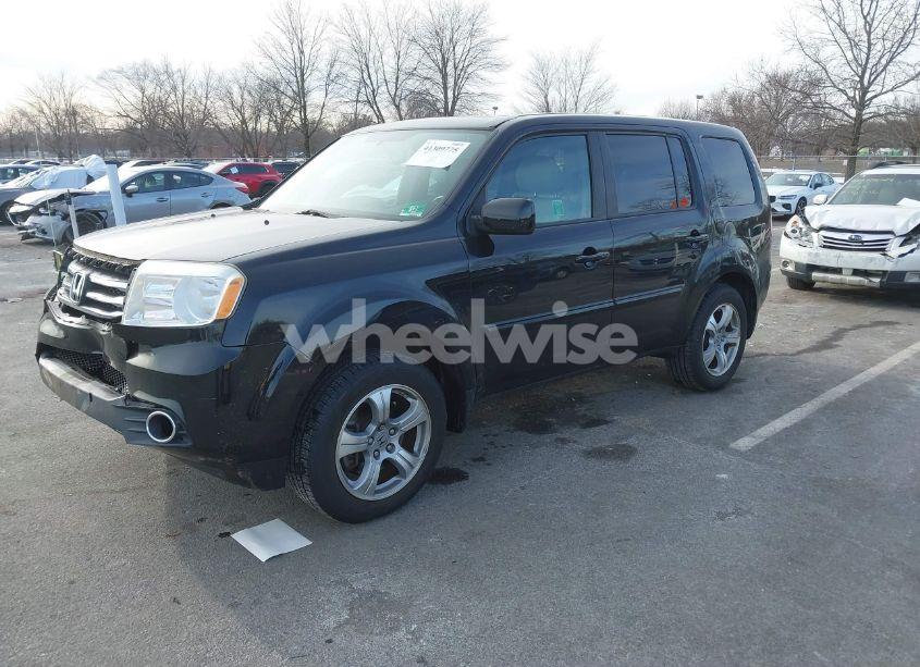 Photo 2 of 2013 Honda Pilot (VIN 5FNYF4H57DB011514)