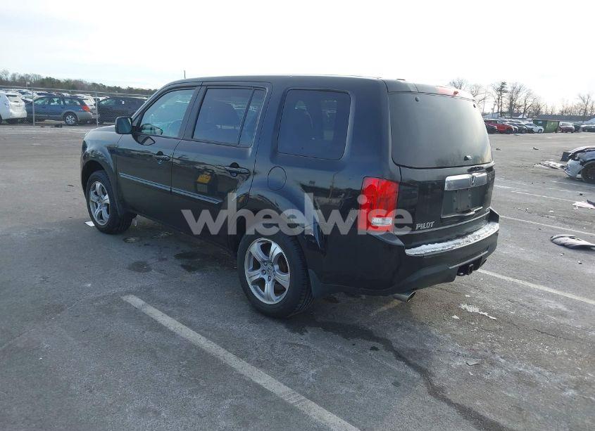 Photo 3 of 2013 Honda Pilot (VIN 5FNYF4H57DB011514)