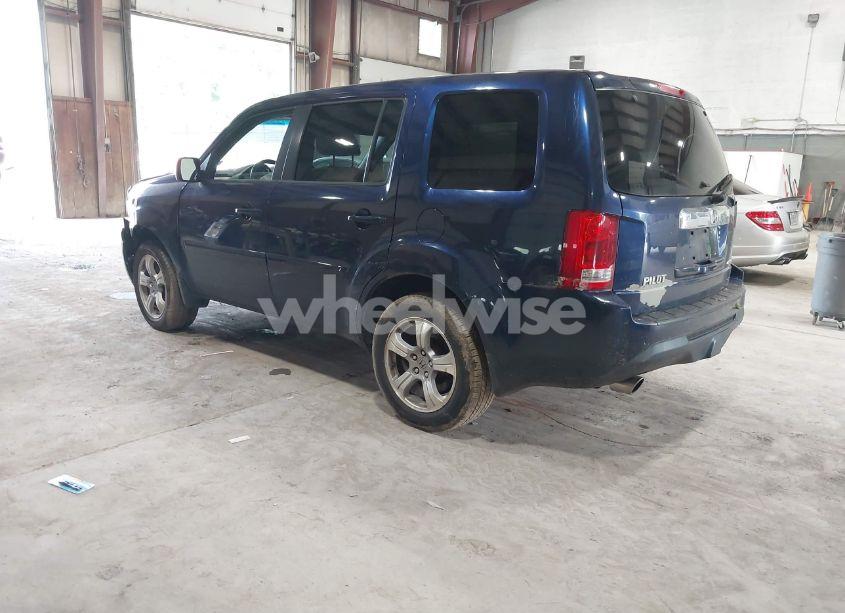 Photo 3 of 2014 Honda Pilot EX-L (VIN 5FNYF4H57EB014981)