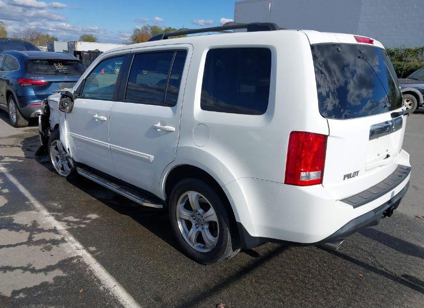 Photo 3 of 2015 Honda Pilot EX-L (VIN 5FNYF4H57FB041602)