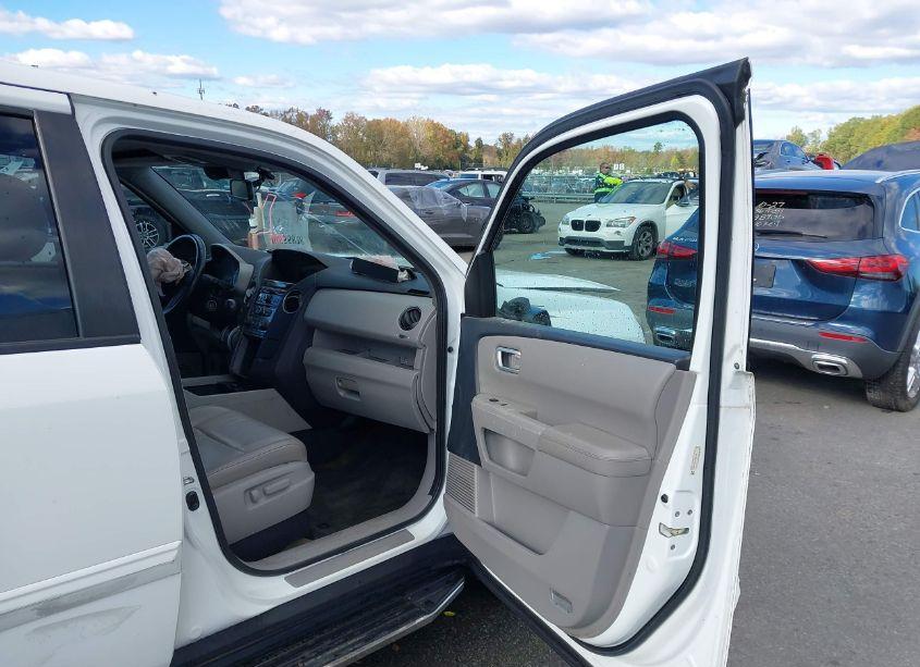 Photo 5 of 2015 Honda Pilot EX-L (VIN 5FNYF4H57FB041602)