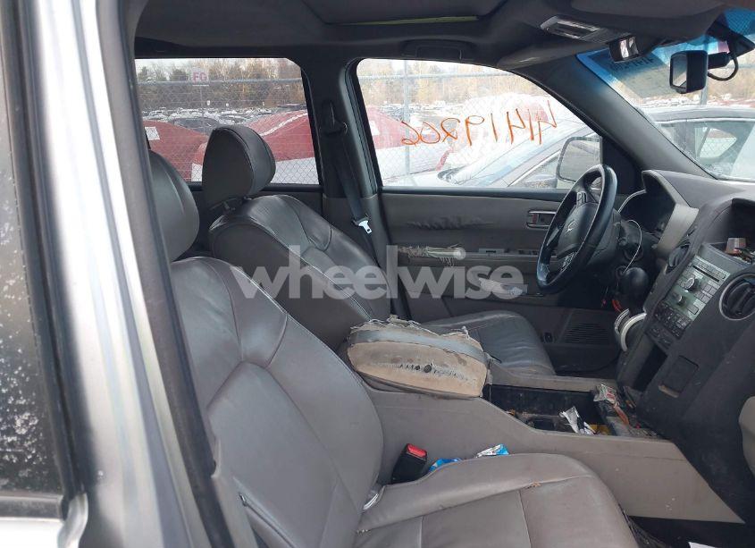 Photo 5 of 2011 Honda Pilot EX-L (VIN 5FNYF4H58BB031655)