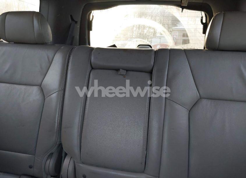 Photo 8 of 2011 Honda Pilot EX-L (VIN 5FNYF4H58BB031655)