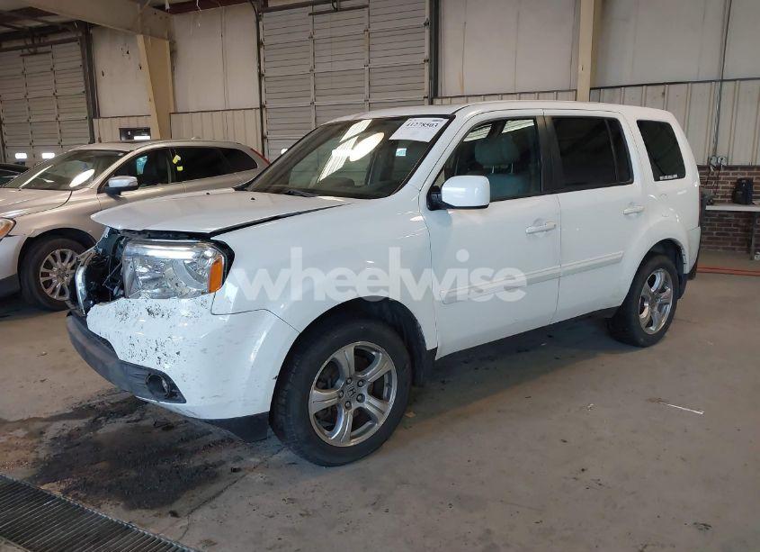 Photo 2 of 2015 Honda Pilot EX-L (VIN 5FNYF4H58FB023464)