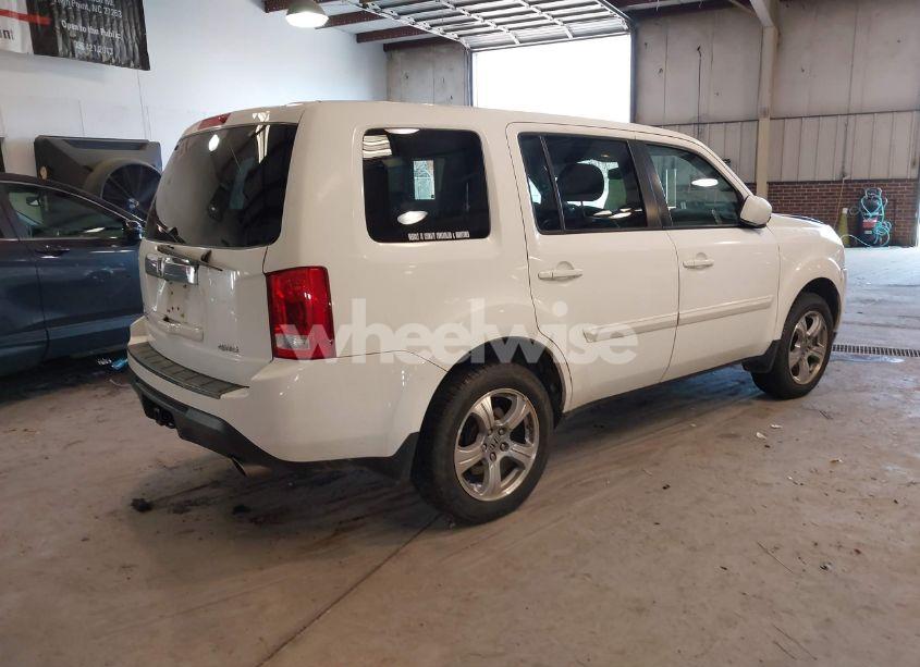 Photo 4 of 2015 Honda Pilot EX-L (VIN 5FNYF4H58FB023464)