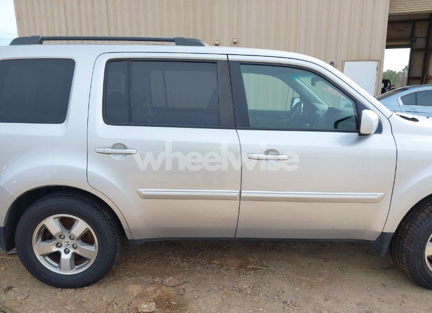 Photo 13 of 2010 Honda Pilot EX-L (VIN 5FNYF4H59AB029735)