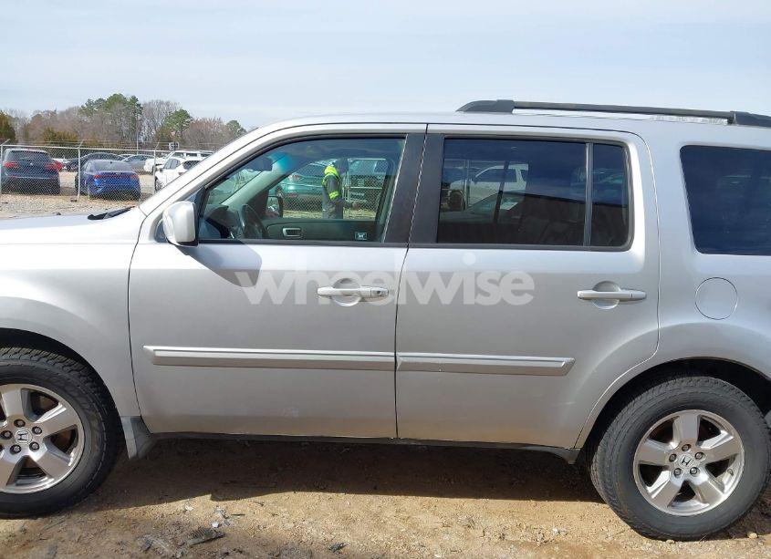 Photo 14 of 2010 Honda Pilot EX-L (VIN 5FNYF4H59AB029735)