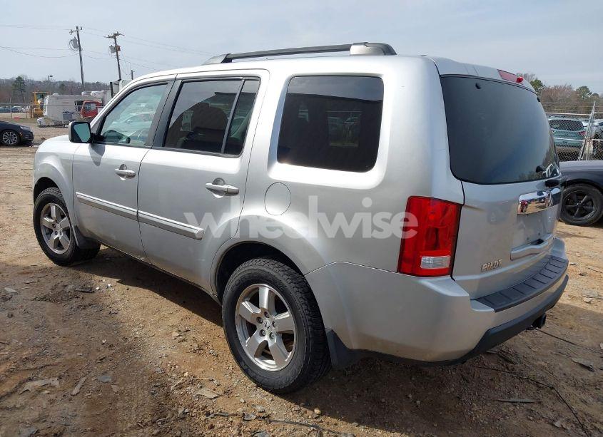 Photo 3 of 2010 Honda Pilot EX-L (VIN 5FNYF4H59AB029735)