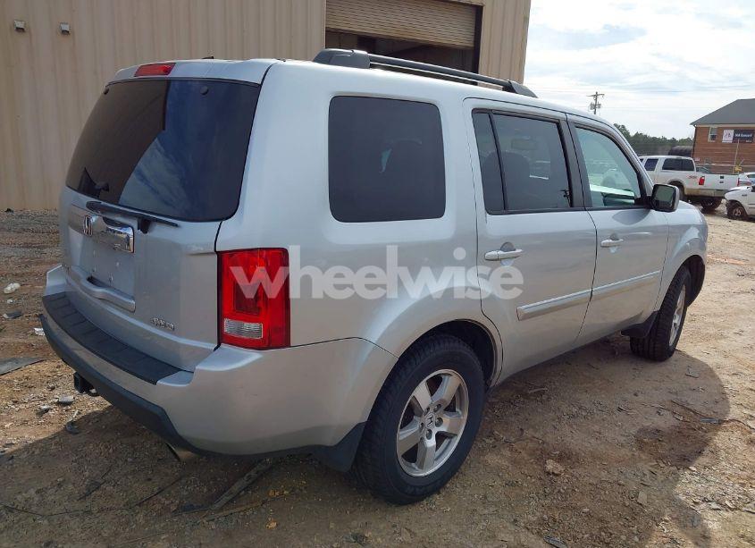 Photo 4 of 2010 Honda Pilot EX-L (VIN 5FNYF4H59AB029735)