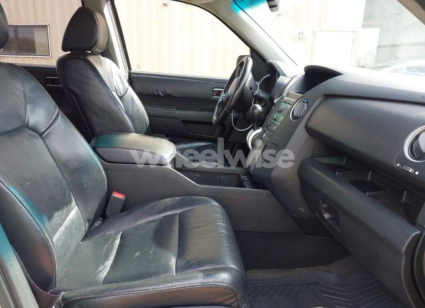 Photo 5 of 2010 Honda Pilot EX-L (VIN 5FNYF4H59AB029735)