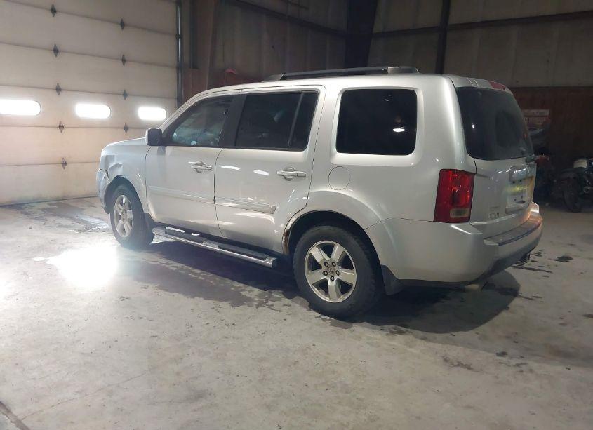 Photo 3 of 2010 Honda Pilot EX-L (VIN 5FNYF4H59AB035664)