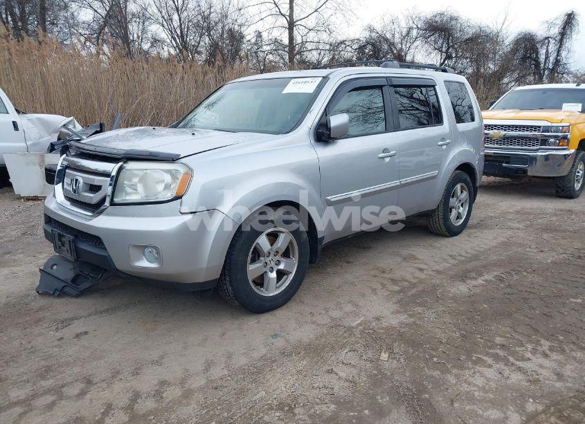 Photo 2 of 2011 Honda Pilot EX-L (VIN 5FNYF4H59BB002357)