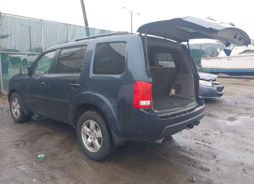 Photo 3 of 2011 Honda Pilot EX-L (VIN 5FNYF4H59BB030725)