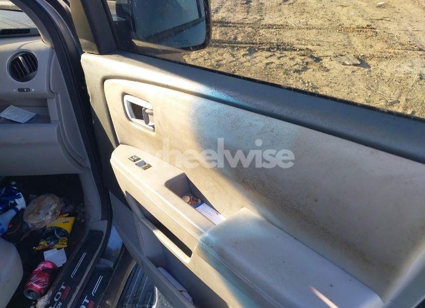 Photo 22 of 2011 Honda Pilot EX-L (VIN 5FNYF4H59BB040610)