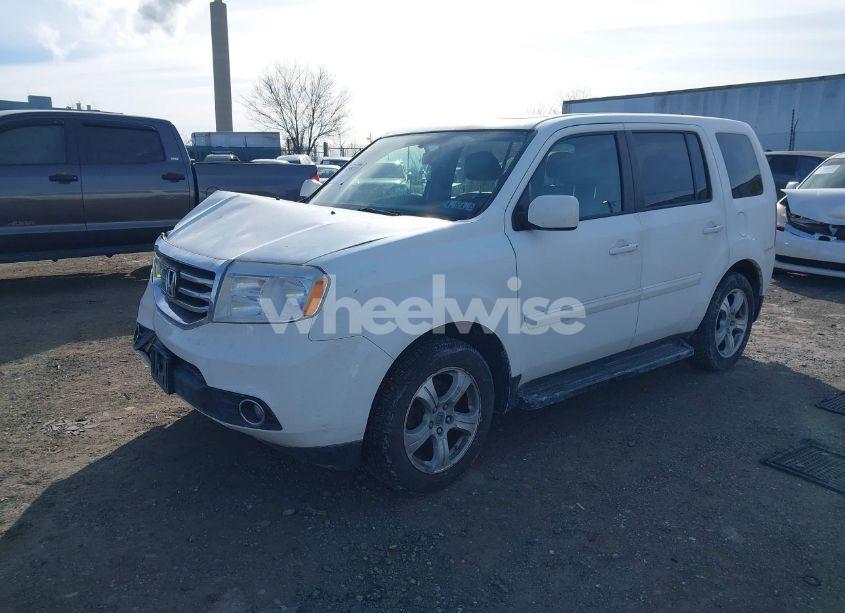 Photo 2 of 2013 Honda Pilot EX-L (VIN 5FNYF4H59DB004497)