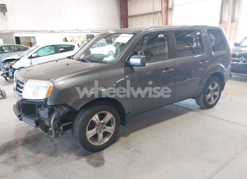 Photo 2 of 2013 Honda Pilot EX-L (VIN 5FNYF4H59DB065915)