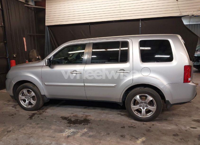 Photo 15 of 2014 Honda Pilot EX-L (VIN 5FNYF4H59EB001715)