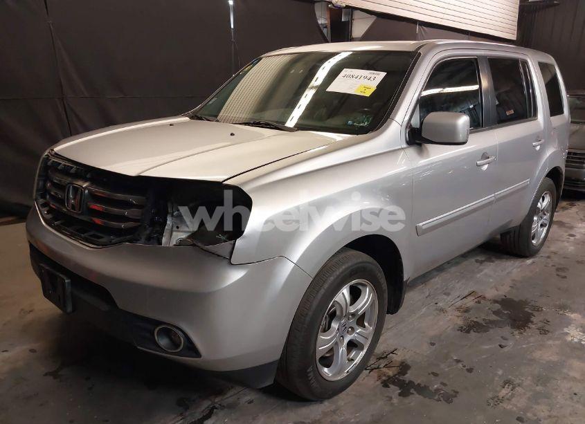 Photo 2 of 2014 Honda Pilot EX-L (VIN 5FNYF4H59EB001715)