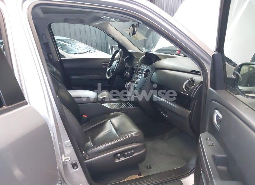 Photo 5 of 2014 Honda Pilot EX-L (VIN 5FNYF4H59EB001715)